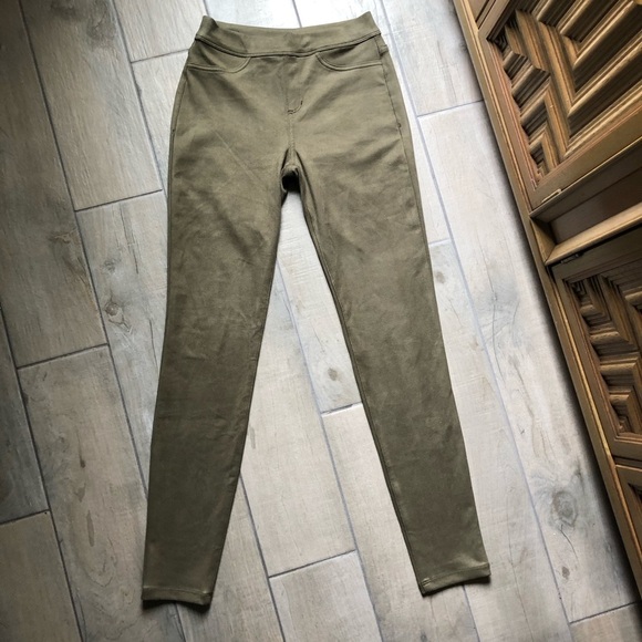 Sneak peak faux suede legging pants in olive green. Size S - Picture 3 of 8
